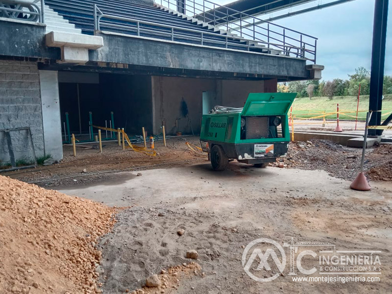 Construcciones en acero para el soporte de silos y contenedores industriales en Bogotá, Colombia. Montajes, Ingeniería y Construcción. MIC SAS