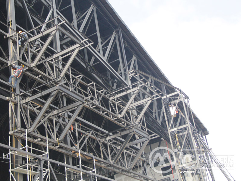 Construcciones en acero para el Montaje de una Estructura Industrial en Bogotá, Colombia. Montajes, Ingeniería y Construcción. MIC SAS