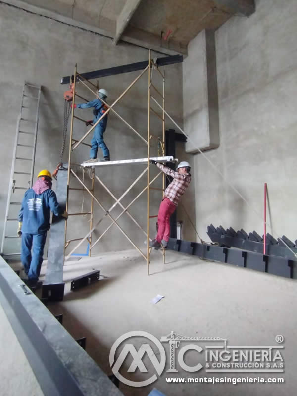 Construcción de estructuras metálicas para mezzanines de plantas industriales en Bogotá, Colombia. Montajes, Ingeniería y Construcción. MIC SAS.