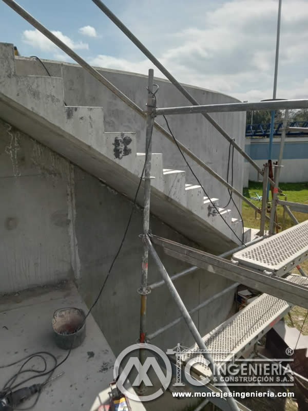Tipos de estructuras metálicas para la construcción de escaleras industriales en Bogotá, Colombia. Montajes, Ingeniería y Construcción. MIC SAS.