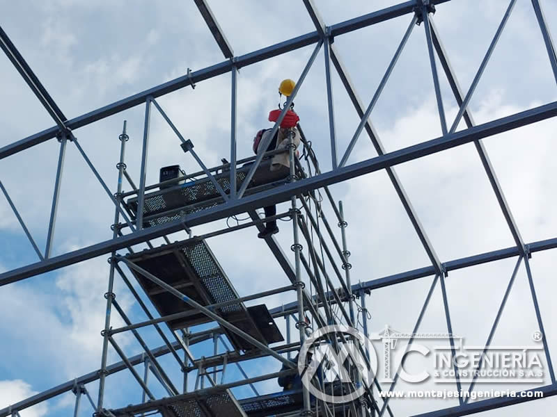 Pórticos industriales con estructura metálica en Bogotá, Colombia. Montajes, Ingeniería y Construcción. MIC SAS. Pórticos industriales con estructura metálica en Bogotá, Colombia. Montajes, Ingeniería y Construcción. MIC SAS.