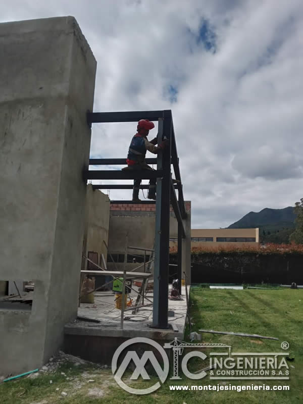 Estructura metálica y construcciones en acero para casas residenciale en Bogotá, Colombia. Montajes, Ingeniería y Construcción. MIC SAS.