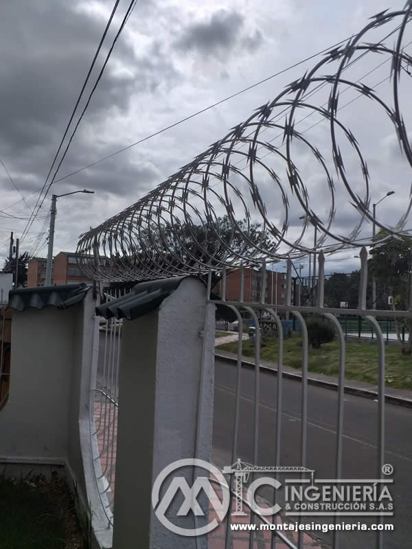 Malla eslabonada, cerramientos y concertinas metálicas en Bogotá, Colombia. Montajes, Ingeniería y Construcción. MIC SAS.