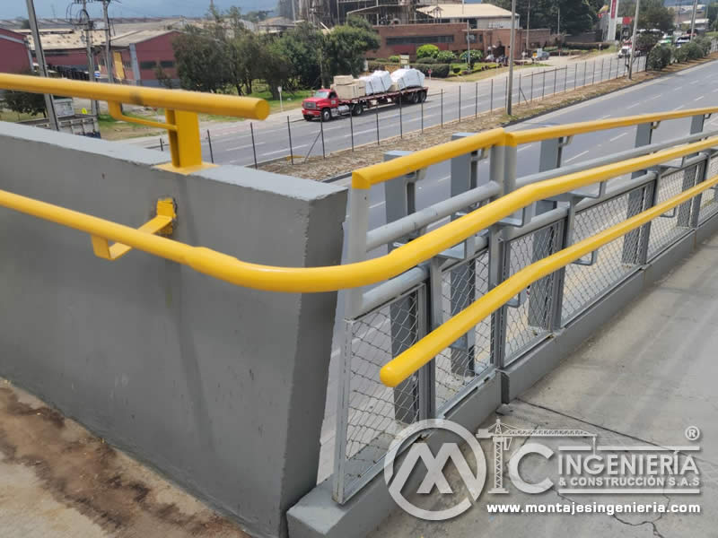 Reparaciones estructurales metálicas, mantenimiento y acabados industriales en puente peatonal metálico en Bogotá, Colombia. Montajes, Ingeniería y Construcción. MIC SAS.