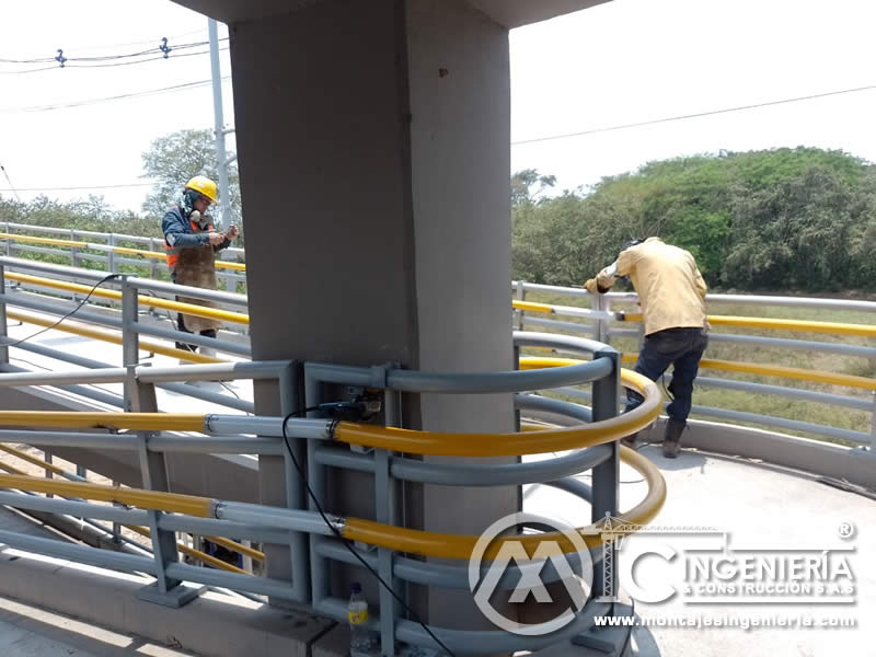 Construcción y montaje de puentes peatonales con estructura metálica en Bogotá, Colombia. Montajes, Ingeniería y Construcción. MIC SAS.
