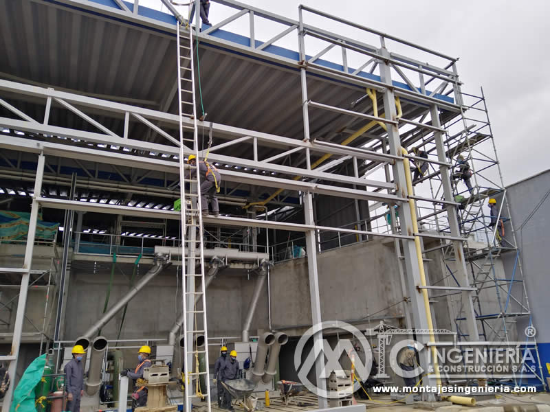 Construcción de estructuras en acero para fachadas de edificios industriales en Bogotá, Colombia. Montajes, Ingeniería y Construcción. MIC SAS