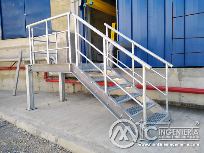 Pasarelas metálicas y estructuras en acero para escaleras en Bogotá, Colombia. Montajes, Ingeniería y Construcción. MIC SAS