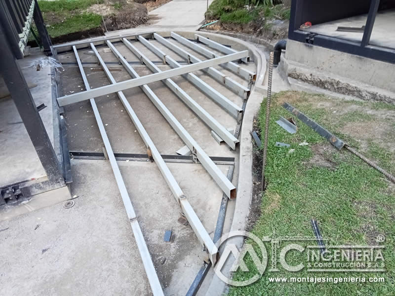 Estructuras metálicas en acero para pisos industriales de alto tráfico en Bogotá, Colombia. Montajes, Ingeniería y Construcción. MIC SAS. Estructuras metálicas en acero para pisos industriales de alto tráfico en Bogotá, Colombia. Montajes, Ingeniería y Construcción. MIC SAS.