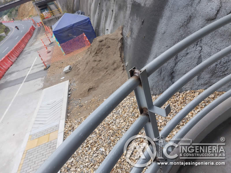 Acabados metálicos modernos para puentes peatonales en Bogotá, Colombia. Montajes, Ingeniería y Construcción. MIC SAS. Acabados metálicos modernos para puentes peatonales en Bogotá, Colombia. Montajes, Ingeniería y Construcción. MIC SAS.