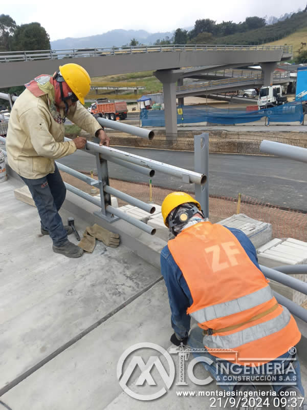 Detalles arquitectónicos y barandaje metálico con diseño innovador para puentes peatonales en Bogotá, Colombia. Montajes, Ingeniería y Construcción. MIC SAS. Detalles arquitectónicos y barandaje metálico con diseño innovador para puentes peatonales en Bogotá, Colombia. Montajes, Ingeniería y Construcción. MIC SAS.