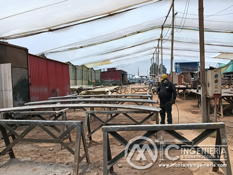 Proceso de construcción de plataformas elevadas para puentes peatonales en Bogotá, Colombia. Montajes, Ingeniería y Construcción. MIC SAS. Proceso de construcción de plataformas elevadas para puentes peatonales en Bogotá, Colombia. Montajes, Ingeniería y Construcción. MIC SAS.