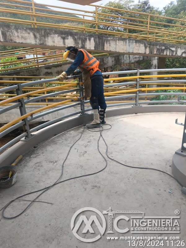 Diseño e instalación de vigas, columnas y elementos estructurales metálicos en puentes y pasarelas peatonales en Bogotá, Colombia. Montajes, Ingeniería y Construcción. MIC SAS. Diseño e instalación de vigas, columnas y elementos estructurales metálicos en puentes y pasarelas peatonales en Bogotá, Colombia. Montajes, Ingeniería y Construcción. MIC SAS.