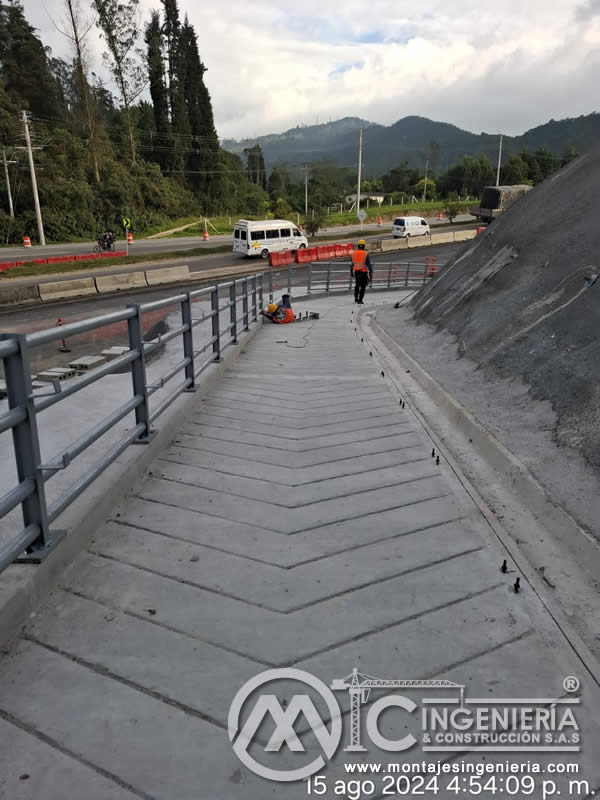 Diseño e instalación de vigas, columnas y elementos estructurales metálicos en puentes y pasarelas peatonales en Bogotá, Colombia. Montajes, Ingeniería y Construcción. MIC SAS. Diseño e instalación de vigas, columnas y elementos estructurales metálicos en puentes y pasarelas peatonales en Bogotá, Colombia. Montajes, Ingeniería y Construcción. MIC SAS.