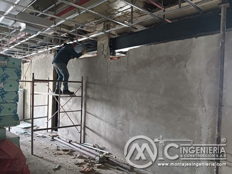 Fijación de Pórticos Metálicos a estructura exixstente del Hotel Tequendama en Bogotá, Colombia. Montajes, Ingeniería y Construcción. MIC SAS.
