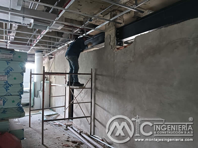 Fijación de Pórticos Metálicos a estructura exixstente del Hotel Tequendama en Bogotá, Colombia. Montajes, Ingeniería y Construcción. MIC SAS.