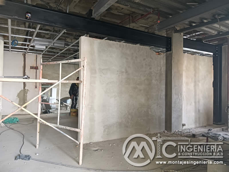 Fijación de Pórticos Metálicos a estructura exixstente del Hotel Tequendama en Bogotá, Colombia. Montajes, Ingeniería y Construcción. MIC SAS.