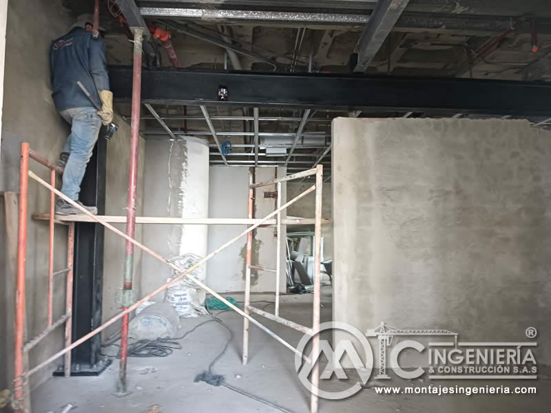 Fijación de Pórticos Metálicos a estructura exixstente del Hotel Tequendama en Bogotá, Colombia. Montajes, Ingeniería y Construcción. MIC SAS.