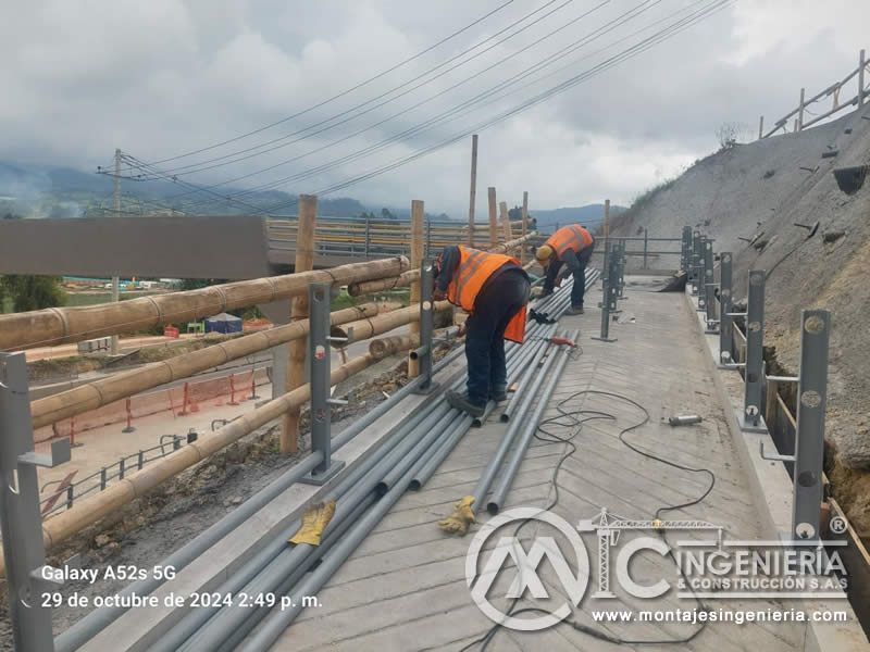 Izaje de vigas y columnas con precisión en el montaje de puentes peatonales en Bogotá, Colombia. Montajes, Ingeniería y Construcción. MIC SAS. Izaje de vigas y columnas con precisión en el montaje de puentes peatonales en Bogotá, Colombia. Montajes, Ingeniería y Construcción. MIC SAS.