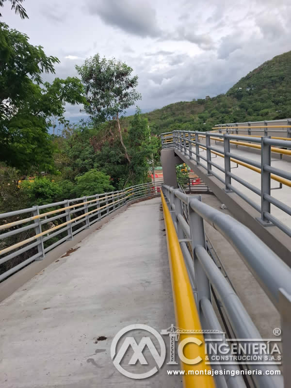 Diseño innovador y estético de puentes peatonales con estructura metálica en Bogotá, Colombia. Montajes, Ingeniería y Construcción. MIC SAS. Diseño innovador y estético de puentes peatonales con estructura metálica en Bogotá, Colombia. Montajes, Ingeniería y Construcción. MIC SAS.