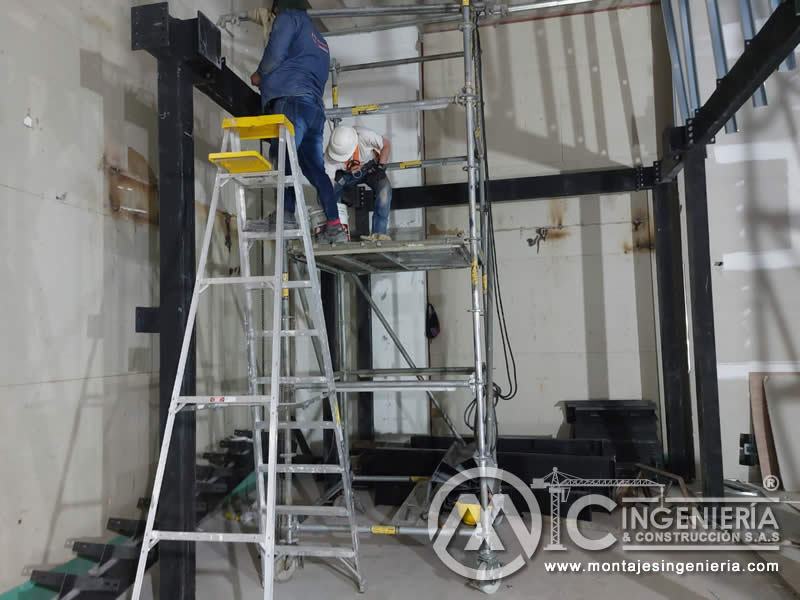 Diseño y fabricación de mezzanines metálicos con escalera y pasarela metálica en Bogotá, Colombia. Montajes, Ingeniería y Construcción. MIC SAS. Diseño y fabricación de mezzanines metálicos con escalera y pasarela metálica en Bogotá, Colombia. Montajes, Ingeniería y Construcción. MIC SAS.