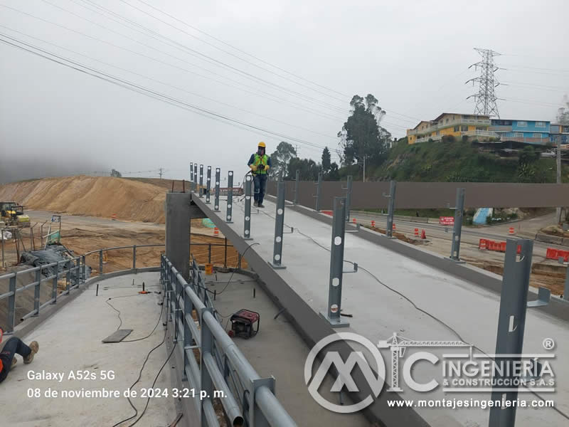 Resistencia superior en puentes peatonales con estructura de acero en Bogotá, Colombia. Montajes, Ingeniería y Construcción. MIC SAS. Resistencia superior en puentes peatonales con estructura de acero en Bogotá, Colombia. Montajes, Ingeniería y Construcción. MIC SAS.
