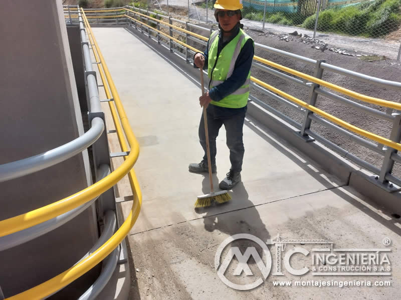 Piso metálico para puentes peatonales, seguridad y confort al caminar en Bogotá, Colombia. Montajes, Ingeniería y Construcción. MIC SAS. Piso metálico para puentes peatonales, seguridad y confort al caminar en Bogotá, Colombia. Montajes, Ingeniería y Construcción. MIC SAS.