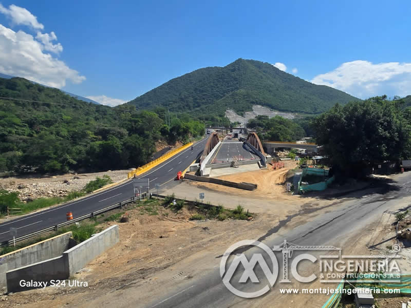 Fabricación de puentes peatonales metálicos con los más altos estándares en Bogotá, Colombia. Montajes, Ingeniería y Construcción. MIC SAS. Fabricación de puentes peatonales metálicos con los más altos estándares en Bogotá, Colombia. Montajes, Ingeniería y Construcción. MIC SAS.