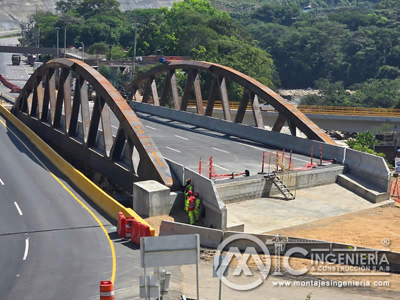 Fabricación de puentes peatonales metálicos con los más altos estándares en Bogotá, Colombia. Montajes, Ingeniería y Construcción. MIC SAS. Fabricación de puentes peatonales metálicos con los más altos estándares en Bogotá, Colombia. Montajes, Ingeniería y Construcción. MIC SAS.