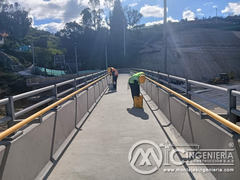 Puentes peatonales con estructura de acero, máxima resistencia en Bogotá, Colombia. Montajes, Ingeniería y Construcción. MIC SAS. Puentes peatonales con estructura de acero, máxima resistencia en Bogotá, Colombia. Montajes, Ingeniería y Construcción. MIC SAS.