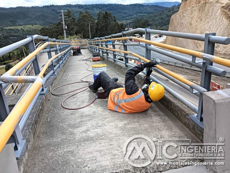Puentes peatonales con estructura de acero, máxima resistencia en Bogotá, Colombia. Montajes, Ingeniería y Construcción. MIC SAS. Puentes peatonales con estructura de acero, máxima resistencia en Bogotá, Colombia. Montajes, Ingeniería y Construcción. MIC SAS.