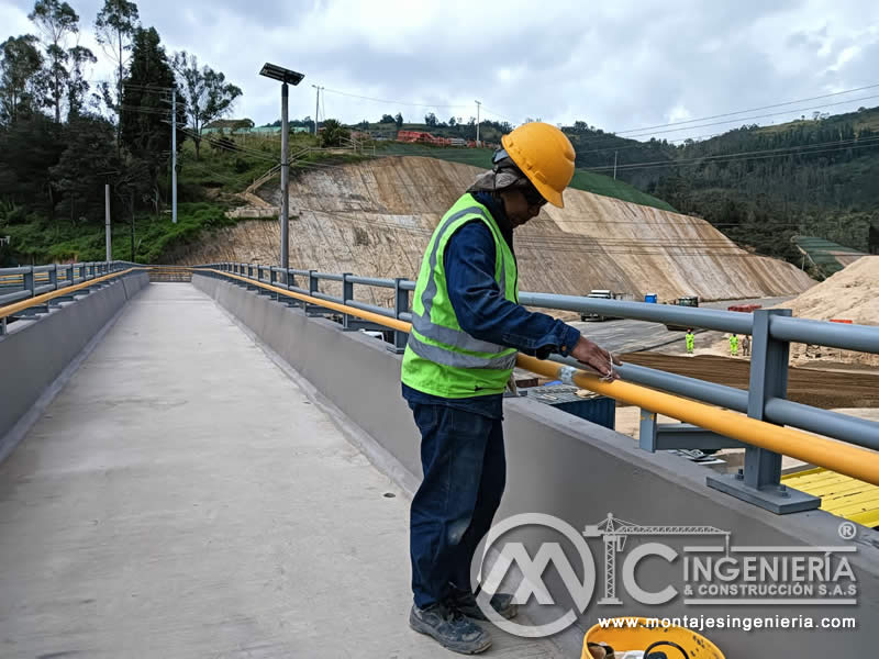 Puentes peatonales con estructura de acero, máxima resistencia en Bogotá, Colombia. Montajes, Ingeniería y Construcción. MIC SAS. Puentes peatonales con estructura de acero, máxima resistencia en Bogotá, Colombia. Montajes, Ingeniería y Construcción. MIC SAS.