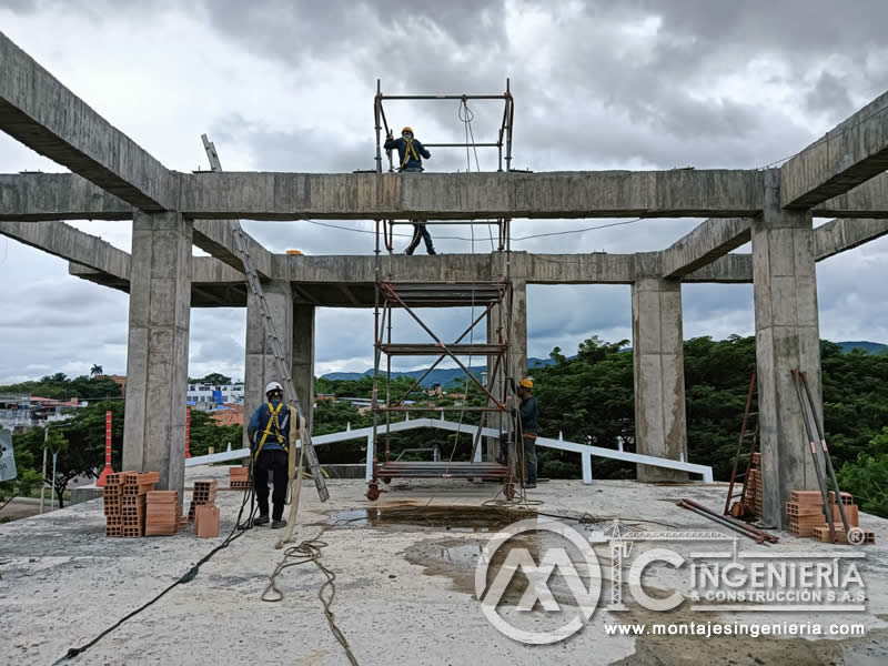 Construcción de Estructura Metálica en la Parte Superior de Edificio en Juzgados de Girardot en Cundinamarca, Colombia. Montajes, Ingeniería y Construcción. MIC SAS. Construcción de Estructura Metálica en la Parte Superior de Edificio en Juzgados de Girardot en Cundinamarca, Colombia. Montajes, Ingeniería y Construcción. MIC SAS.