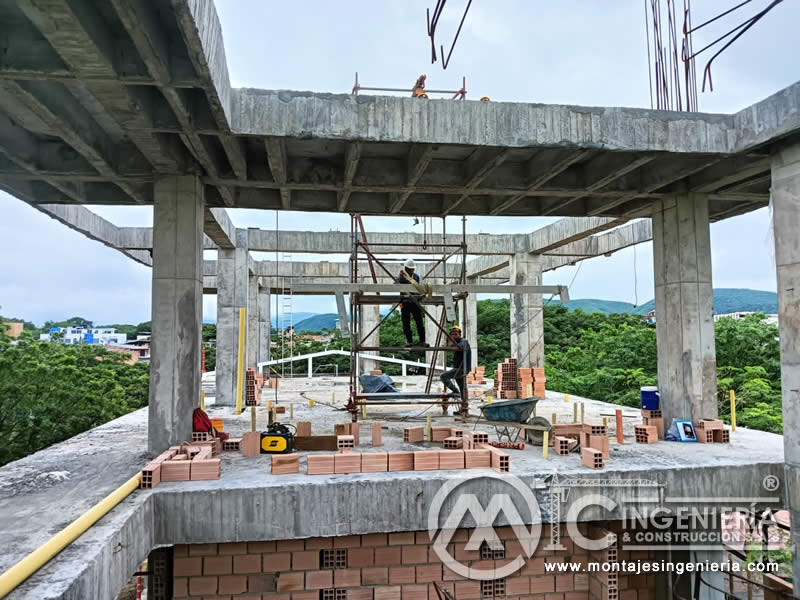 Edificio en Construcción en Girardot con Estructura Metálica para Cubiertas y Techos. Montajes, Ingeniería y Construcción. MIC SAS. Edificio en Construcción en Girardot con Estructura Metálica para Cubiertas y Techos. Montajes, Ingeniería y Construcción. MIC SAS.
