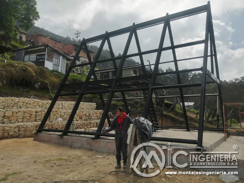 Estructura piramidal metálica para construcción residencial en acero en Bogotá, Colombia. Montajes, Ingeniería y Construcción. MIC SAS