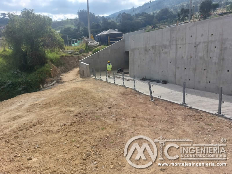 Aseguramiento e Instalación de Estructuras Peatonales con Barandas, Pasamanos y Parales Metálicos en Obra en Bogotá, Colombia. Montajes, Ingeniería y Construcción. MIC SAS. Aseguramiento e Instalación de Estructuras Peatonales con Barandas, Pasamanos y Parales Metálicos en Obra en Bogotá, Colombia. Montajes, Ingeniería y Construcción. MIC SAS.
