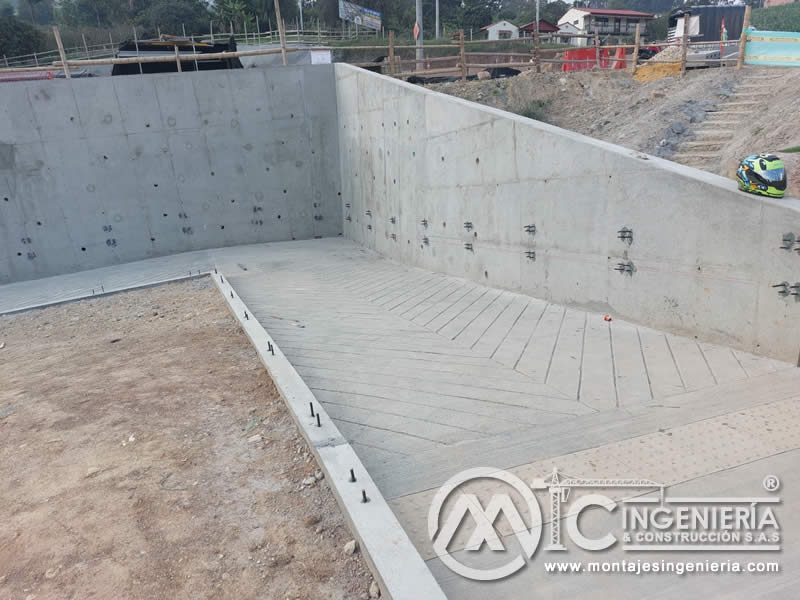Rampas de Acceso y Acabados en Componentes Metálicos para la Construcción de Puentes Peatonales en Bogotá, Colombia. Montajes, Ingeniería y Construcción. MIC SAS. Rampas de Acceso y Acabados en Componentes Metálicos para la Construcción de Puentes Peatonales en Bogotá, Colombia. Montajes, Ingeniería y Construcción. MIC SAS.