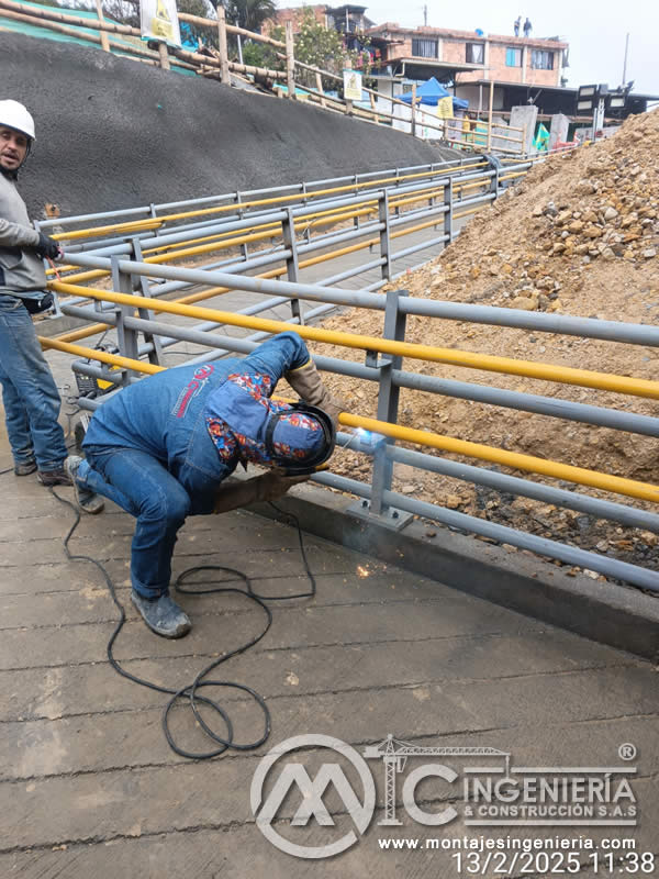 Ejecución de Obra Civil, Anclaje de Platinas Base y Postes para Barandas Metálicas en Puentes Peatonales en Bogotá, Colombia. Montajes, Ingeniería y Construcción. MIC SAS. Ejecución de Obra Civil, Anclaje de Platinas Base y Postes para Barandas Metálicas en Puentes Peatonales en Bogotá, Colombia. Montajes, Ingeniería y Construcción. MIC SAS.