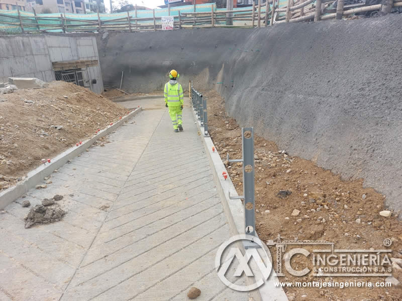 Instalación y Fijación de Postes con Pernos de Anclaje y Unión de Tubos en Puentes Peatonales en Bogotá, Colombia. Montajes, Ingeniería y Construcción. MIC SAS. Instalación y Fijación de Postes con Pernos de Anclaje y Unión de Tubos en Puentes Peatonales en Bogotá, Colombia. Montajes, Ingeniería y Construcción. MIC SAS.