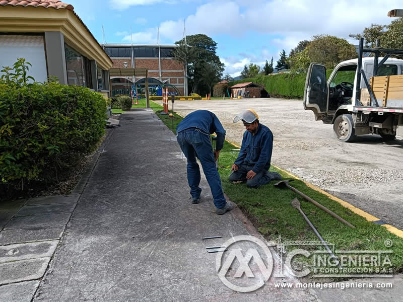Diseño y construcción de pérgola metálica para institución educativa en Bogotá, Colombia. Montajes, Ingeniería y Construcción. MIC SAS.