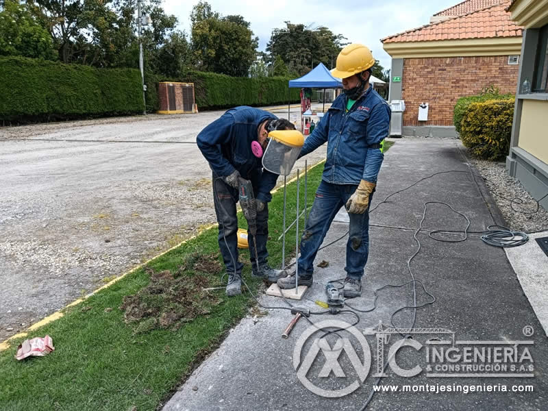 Diseño y construcción de pérgola metálica para institución educativa en Bogotá, Colombia. Montajes, Ingeniería y Construcción. MIC SAS.