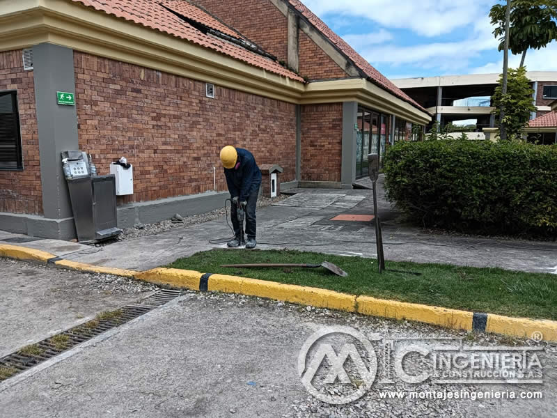 Fabricación de pérgolas metálicas y construcción de andén en colegio de Bogotá, Colombia. Montajes, Ingeniería y Construcción. MIC SAS.