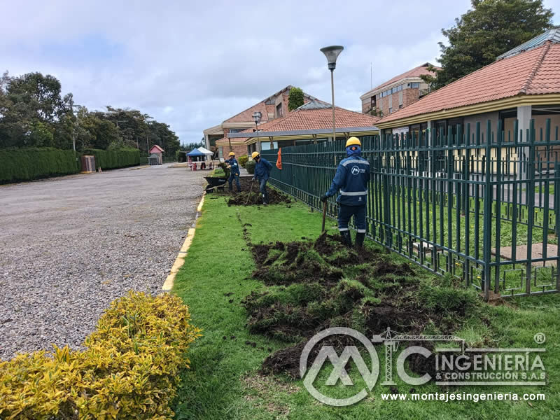 Diseño, construcción y montaje de pérgolas metálicas para estudiantes en Bogotá, Colombia. Montajes, Ingeniería y Construcción. MIC SAS.