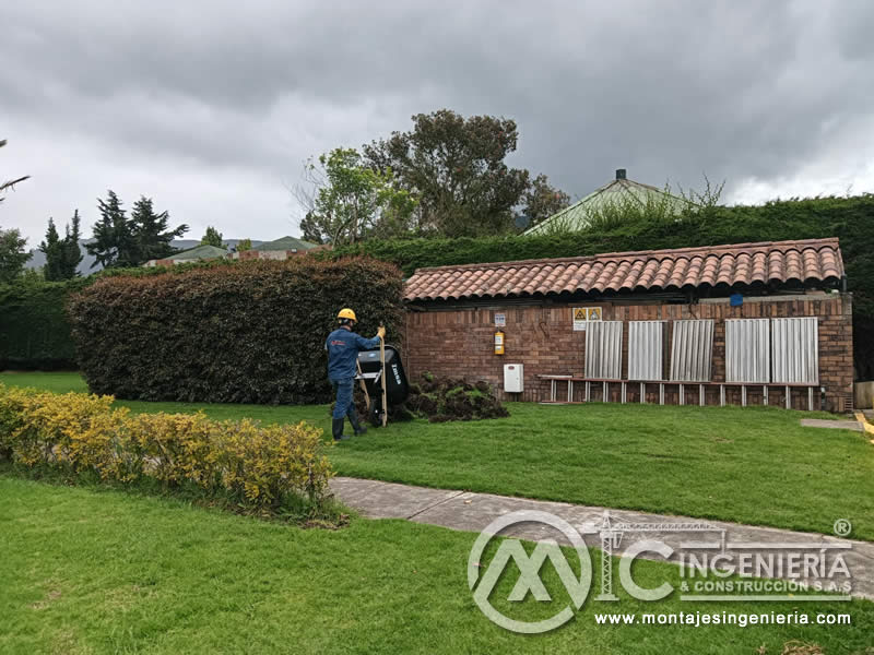 Diseño, construcción y montaje de pérgolas metálicas para estudiantes en Bogotá, Colombia. Montajes, Ingeniería y Construcción. MIC SAS.