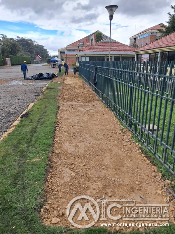 Diseño estructural metálico para la construcción de pérgolas en institución educativa de Bogotá, Colombia. Montajes, Ingeniería y Construcción. MIC SAS.
