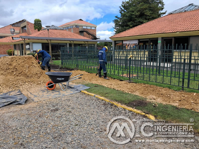 Soluciones en pérgolas metálicas modernas para colegios en Bogotá, Colombia. Montajes, Ingeniería y Construcción. MIC SAS.