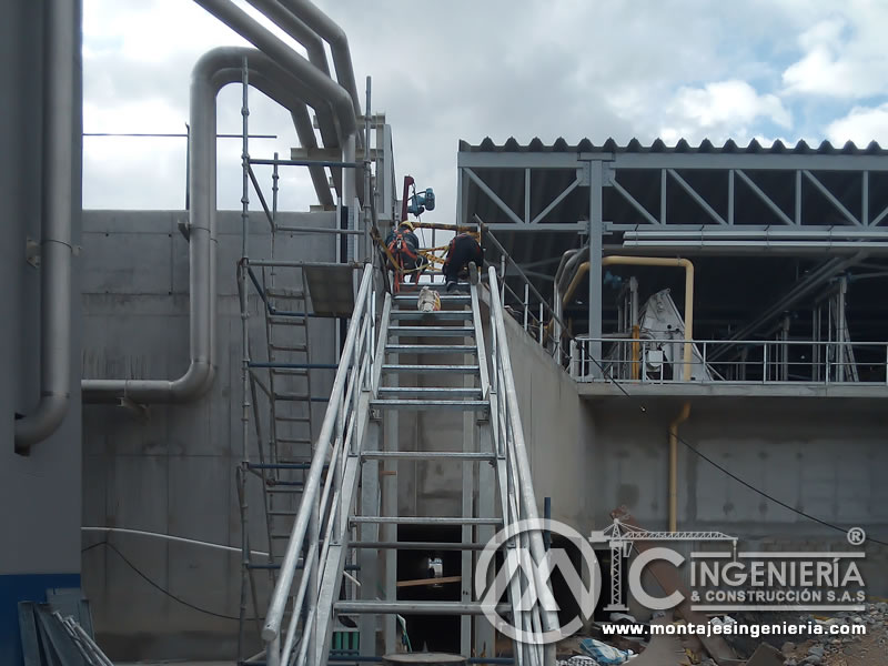 Diseño y montaje de escaleras industriales metálicas en Bogotá, Colombia. Montajes, Ingeniería y Construcción. MIC SAS.