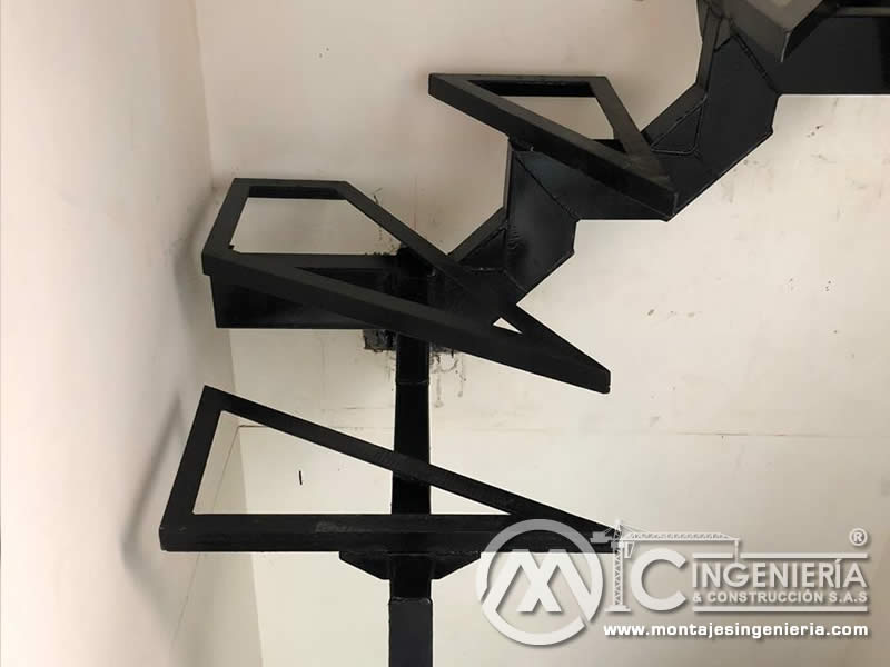 Diseño, fábrica, construcción y montaje de escaleras metálicas en Bogotá, Colombia. Montajes, Ingeniería y Construcción. MIC SAS