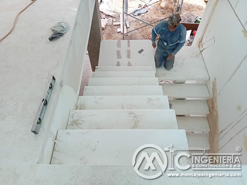 Diseño, fábrica, construcción y montaje de escaleras metálicas en Bogotá, Colombia. Montajes, Ingeniería y Construcción. MIC SAS