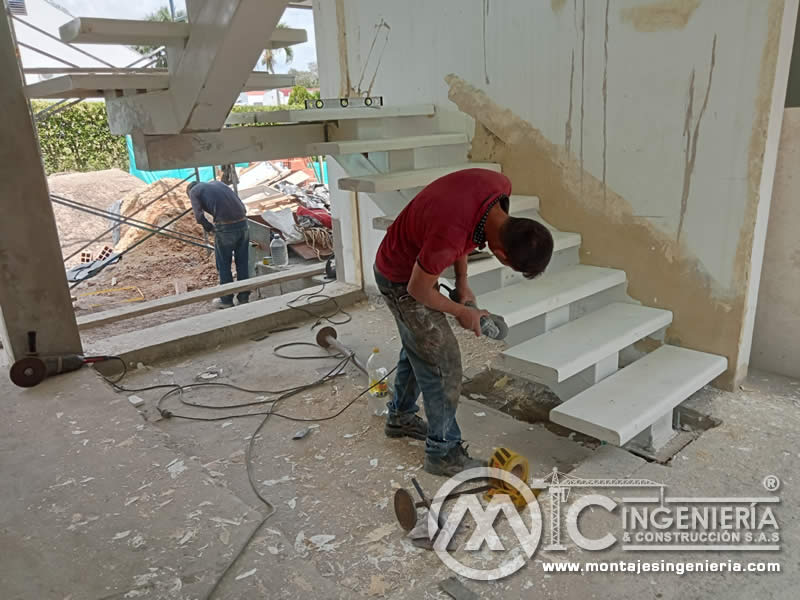 Diseño, fábrica, construcción y montaje de escaleras metálicas en Bogotá, Colombia. Montajes, Ingeniería y Construcción. MIC SAS