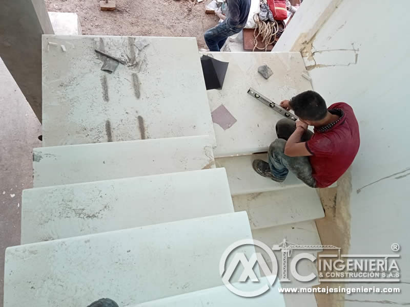 Diseño, fábrica, construcción y montaje de escaleras metálicas en Bogotá, Colombia. Montajes, Ingeniería y Construcción. MIC SAS
